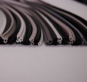 Cat etanseaza o garnitura termopan ieftina?